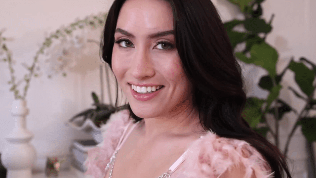 Cô nàng người mẫu đồ lót hàng cực phẩm - xgvsjovc.sbs