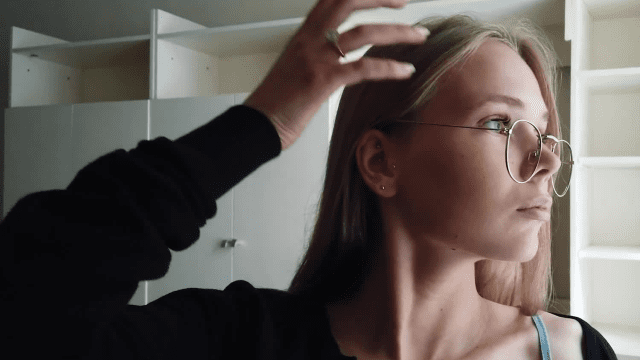 Cô nữ sinh kính cận quyến rũ - xgvsjovc.sbs