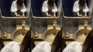 Công chúa trong nhà vệ sinh